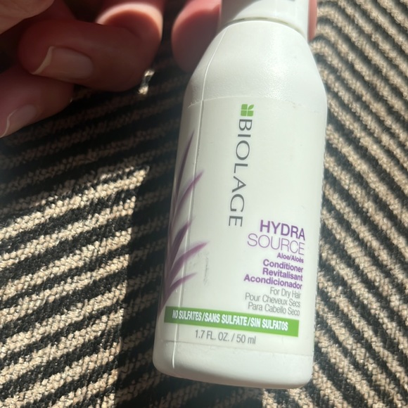 Violate HYDRA source aloe shampoo travel size and the conditioner - Picture 4 of 5